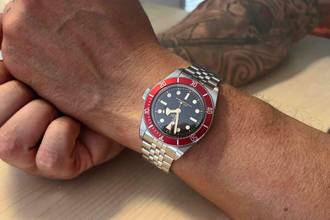 Thumbnail von Tudor Black Bay 41 Burgundy Jubilée LC100 Fullset mit Erstkaufrechnung </h1>