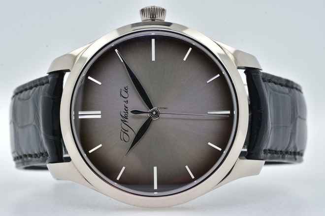  H.Moser & Cie. Endeavour Centre Seconds Grey 1200-200 </h1> 