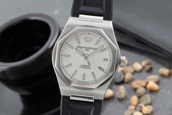  Girard Perregaux Laureato Automatik Stahl Ref. 81010-11-131-BB6A Papers  