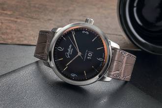 Thumbnail von Glashütte Original Sixties Panoramadatum Panorama Date Automatik Stahl Ref. 2-39-47-03-02-04 B&P