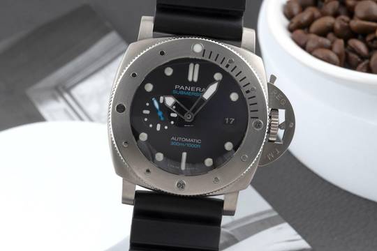  Panerai Submersible Titanio 47mm Automatik Herrenuhr Ref. PAM01305 B&P 2019  