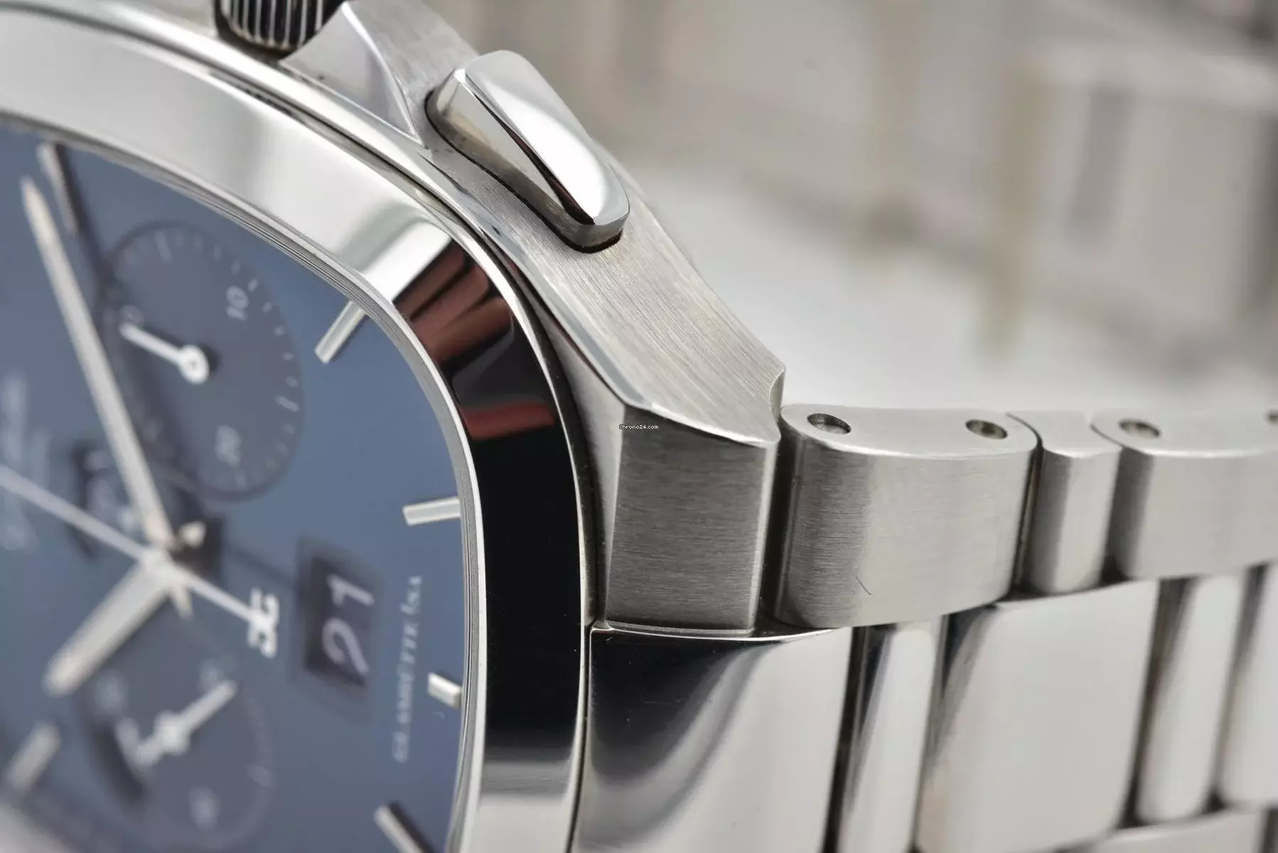 Glashütte Original Seventies Chronograph Panoramadatum Senator Seventies Panorama Date Chronograph 1-37-02-08-02 Blue Dial