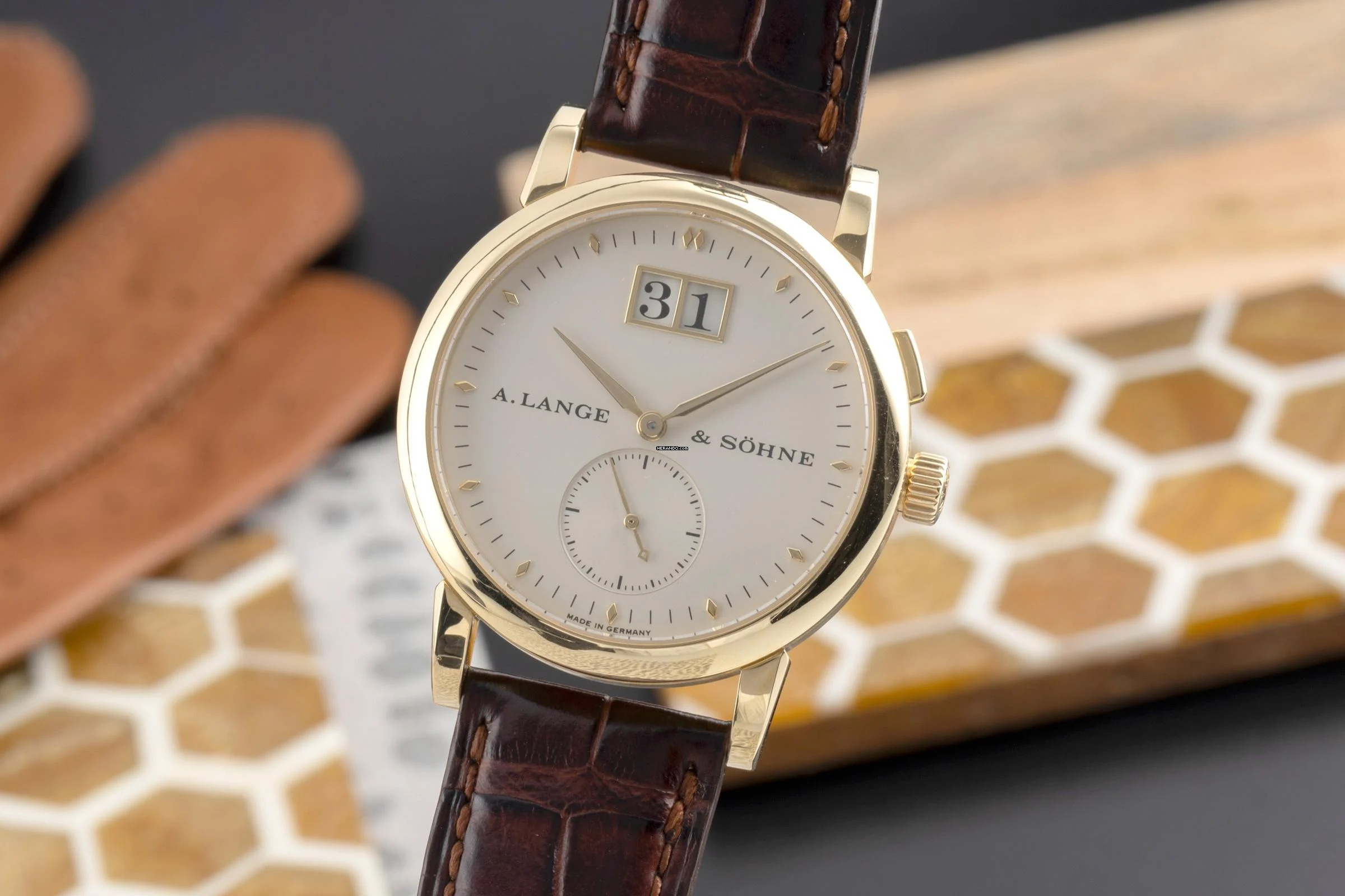 A. Lange & Söhne Saxonia Großdatum 18K Gold Handaufzug 105.021 B&P 1999