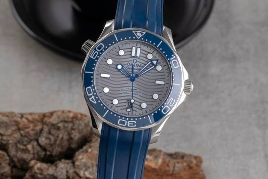  Omega Seamaster Diver 300 M Stahl Automatik Ref. 210.32.42.20.06.001 B&P 2022 