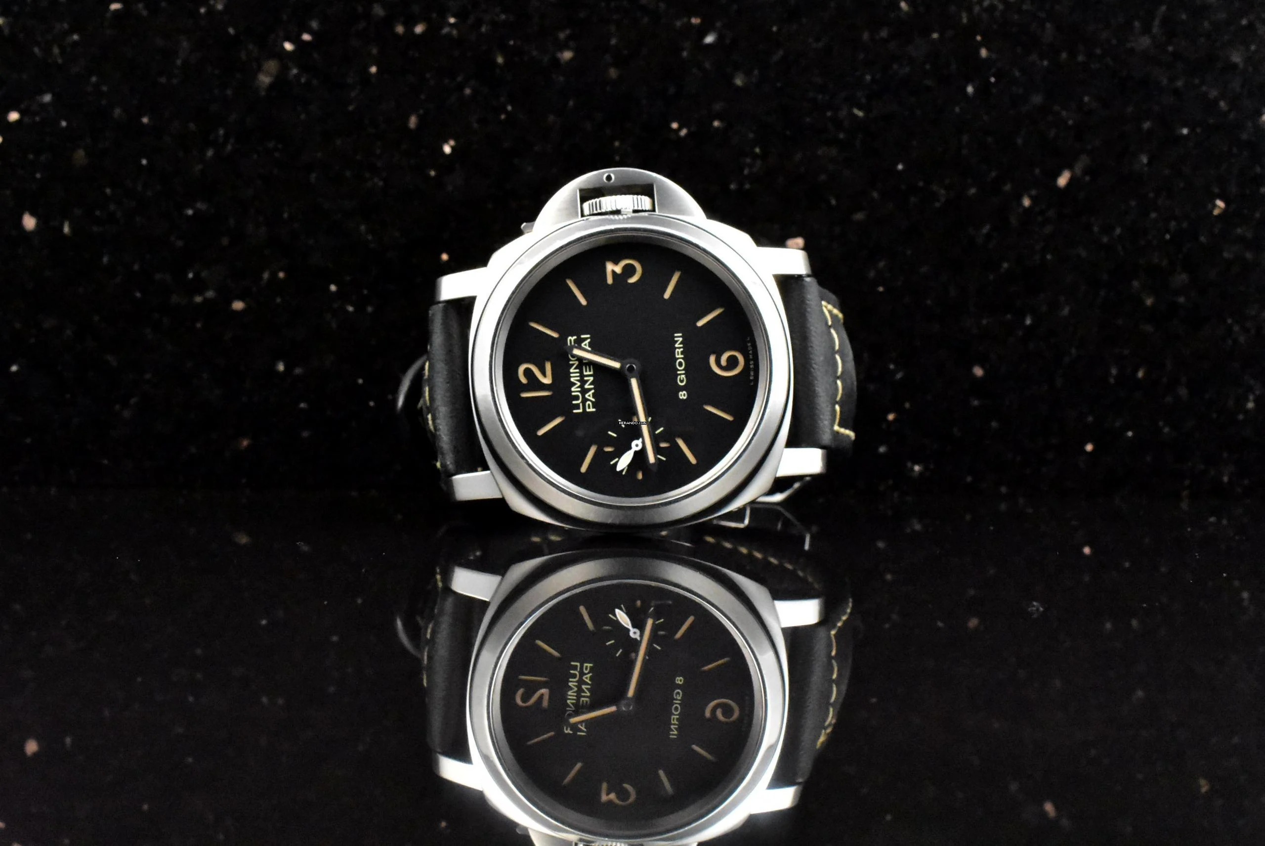 Panerai Luminor Base 8 Days Giorni / 8 Days PAM00915 Black Dial unpoliert