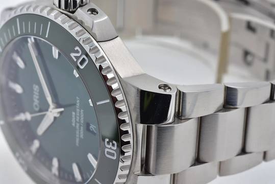  Oris Aquis Date 01 01 733 7789 4157-07 8 23 04PEB Green Dial Green Bezel 