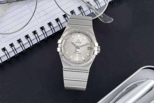  Omega Constellation Quartz Double Eagle Stahl Quarz Herrenuhr Ref. 123.10.35.60.02.001 