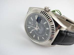 Thumbnail von Rolex Sky-Dweller Whitegold all stickers on the watch