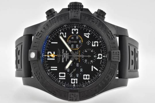  Breitling Avenger Hurricane Breitlight XB0170E4 Black Dial Schwarz 