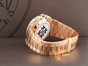 Thumbnail von Patek Philippe Nautilus 5980/1r - Like New Full Set Service Patek