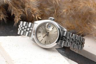 Thumbnail von Rolex Oyster Perpetual Lady Date 26 Gold Dial Oyster Edelstahl Automatik Damenuhr Ref. 69160
