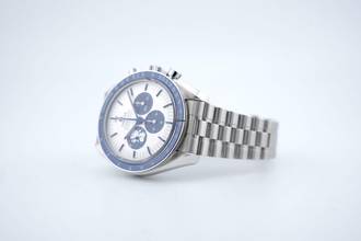 Thumbnail von Omega Speedmaster Professional Moonwatch Silver Snoopy Award - UNWORN - With Additional Leather Strap - With Box And Papers - 310.32.42.50.02.001 2024