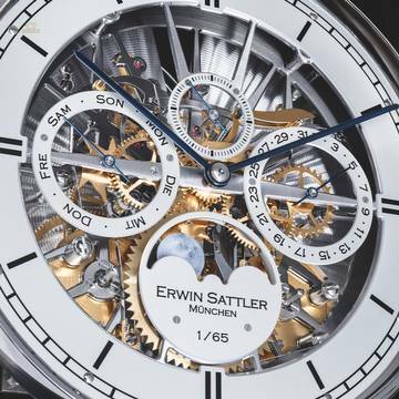 Aperia III – Limitierte Wanduhr - Skelettiertes Werk - Kalender & Mondphase