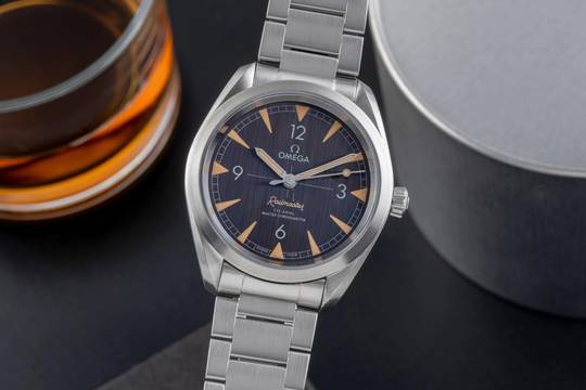  Omega Seamaster Railmaster Stahl Automatik Herrenuhr Ref. 220.10.40.20.01.001 B&P 2023 