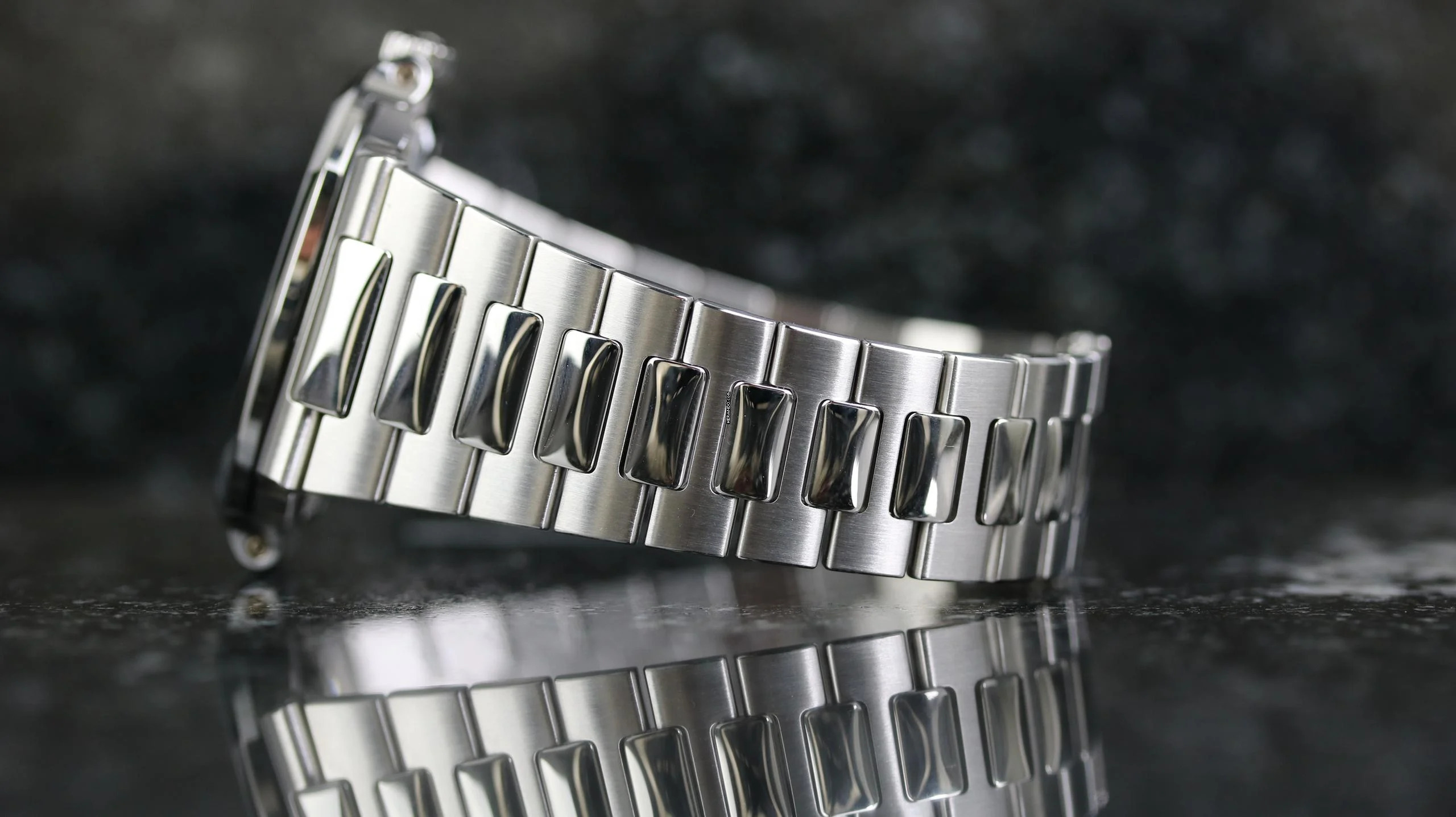 Patek Philippe Nautilus Steel - Blue - like New - Fullset - 2011