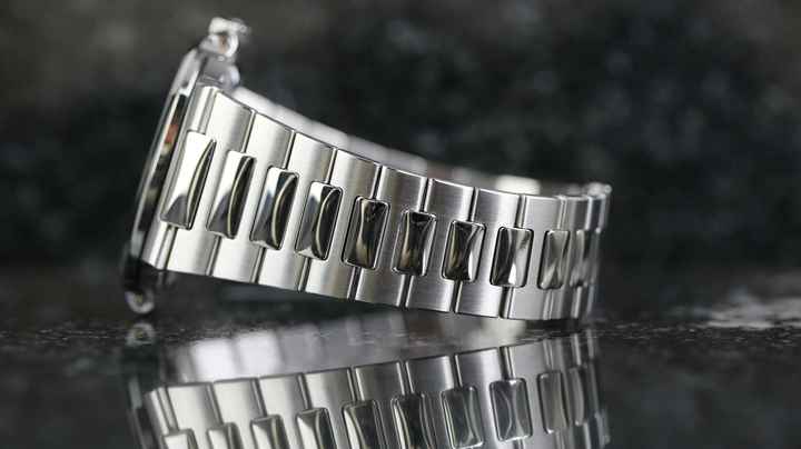  Patek Philippe Nautilus Steel - Blue - like New - Fullset - 2011 