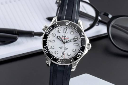  Omega Seamaster Diver 300 M Stahl Automatik Ref. 210.32.42.20.04.001 B&P 2022 