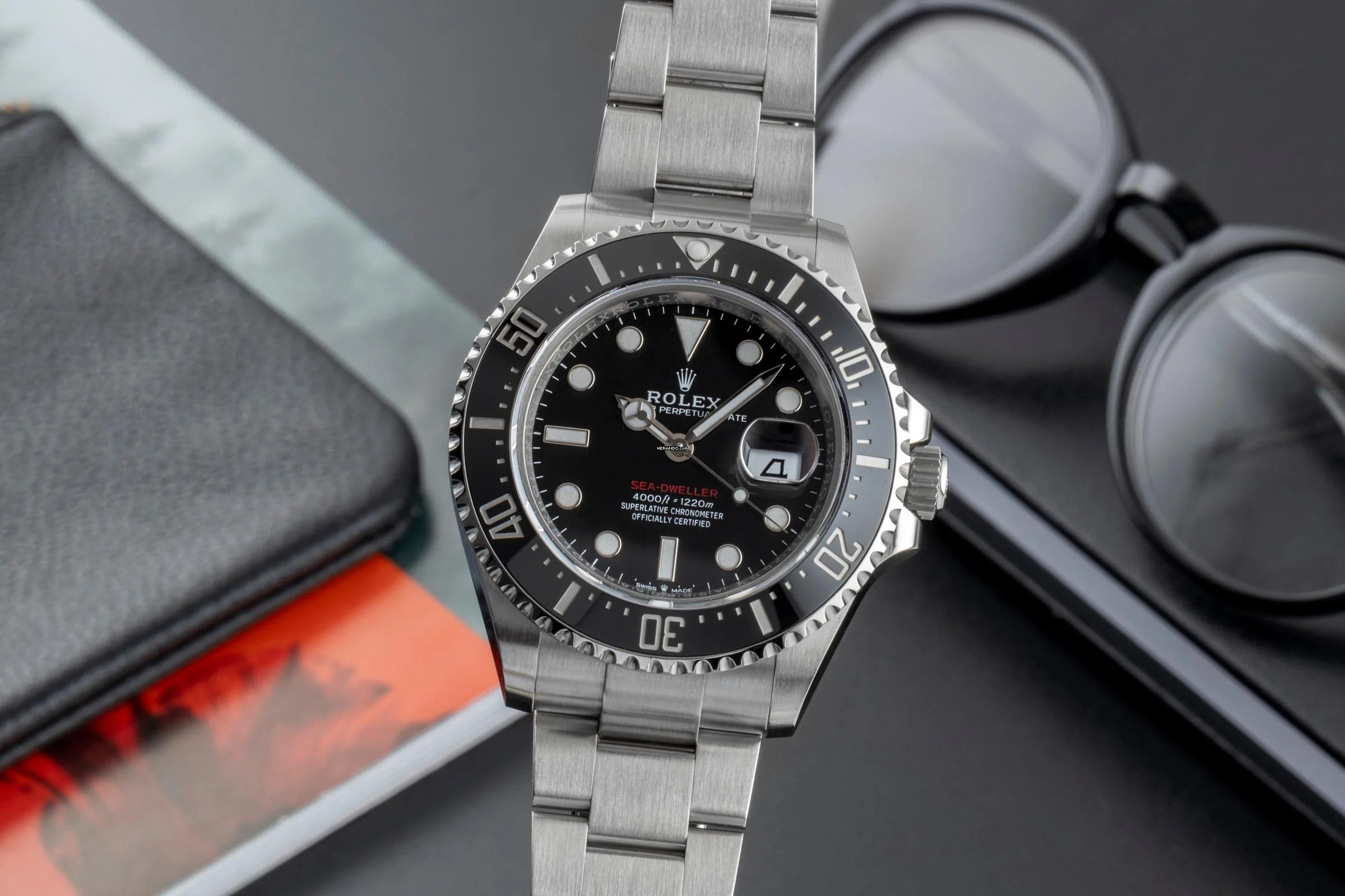 Rolex Sea-Dweller Single Red Stahl Herrenuhr Ref. 126600 Box & Papiere 2019