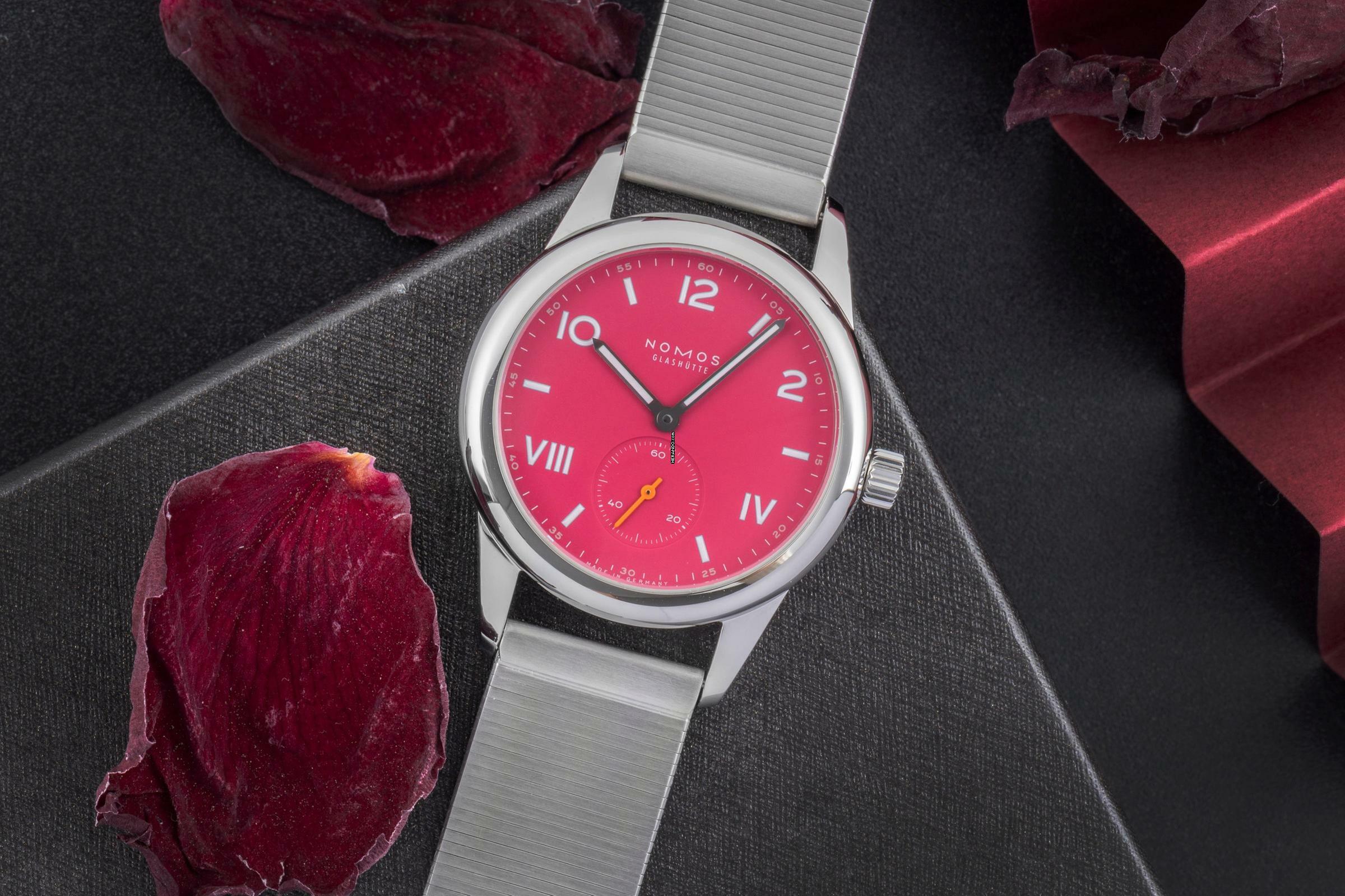 NOMOS Club Campus Deep Pink Stahl Handaufzug Damenuhr Ref. 711 B&P 2023