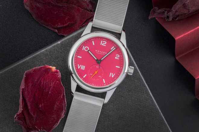  NOMOS Club Campus Deep Pink Stahl Handaufzug Damenuhr Ref. 711 B&P 2023 
