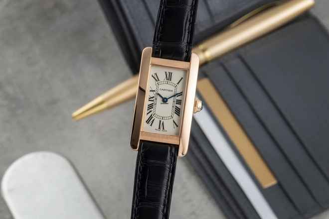  Cartier Tank Américaine 18k Rotgold Quarz Damenuhr Ref. W2607456 B&P 