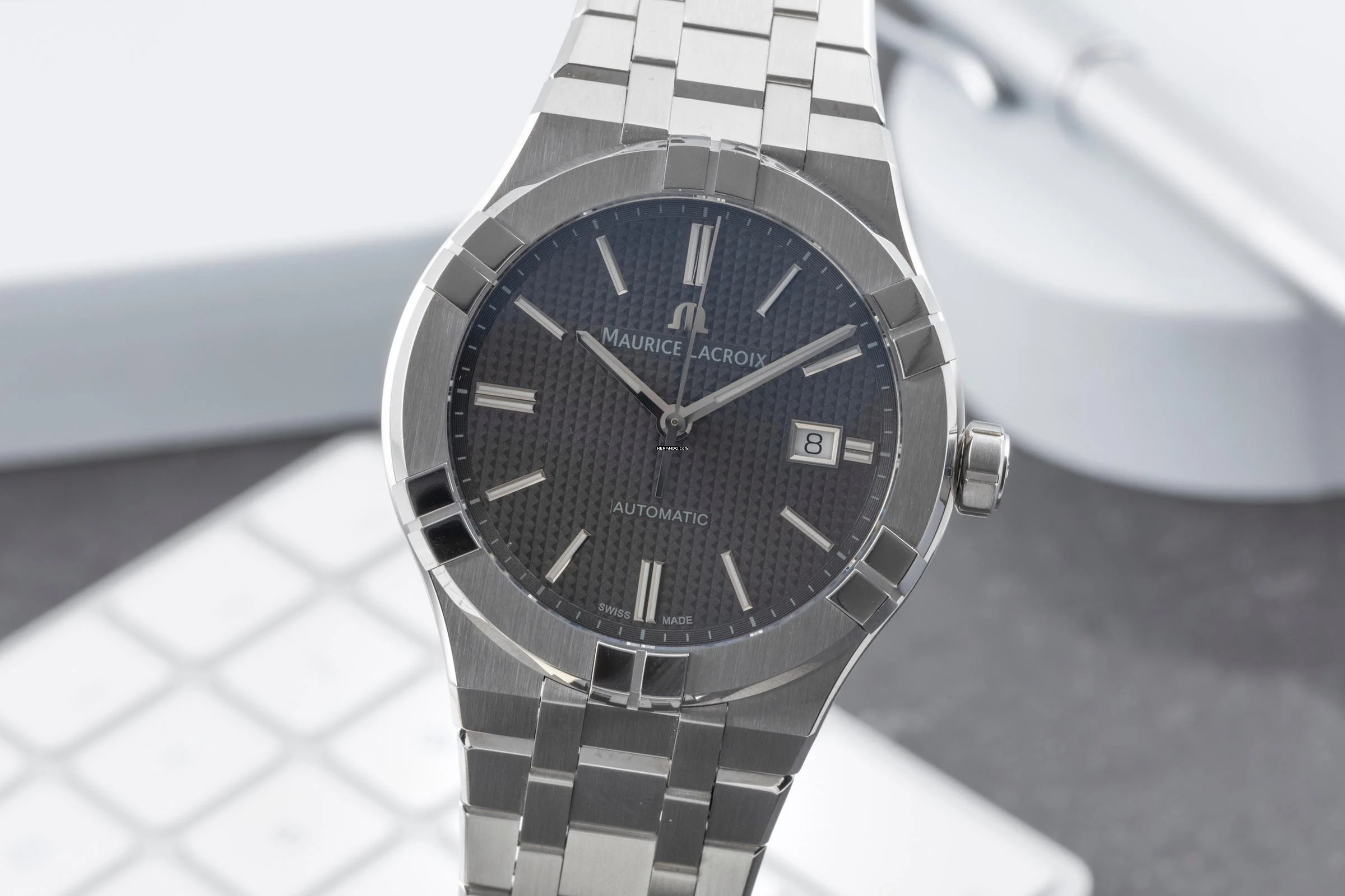 Maurice Lacroix AIKON Stahl Automatik Ref. AI6008-SS009-230-Q B&P 2025