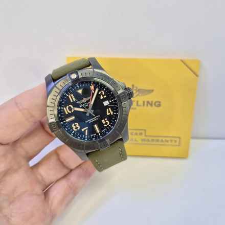  Breitling Avenger Night Mission GMT DLC Titanium 45mm Automático Completo 
