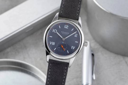  NOMOS Club Campus Blue Purple Stahl Handaufzug Ref.713 B&P 2025 