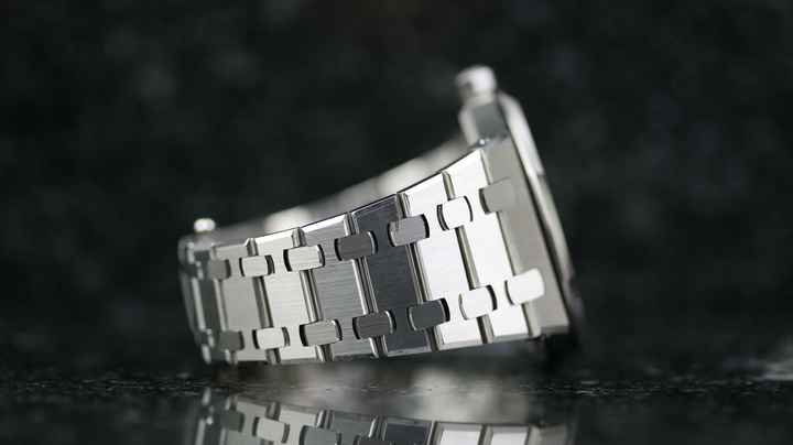  Audemars Piguet Royal Oak Jumbo Blue Jumbo Extra Thin - like New - Fullset - 04/2016 