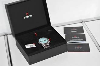 Thumbnail von Tudor Heritage Black Bay Chronograph 79360N Tiffany Flamingo Blue Dial