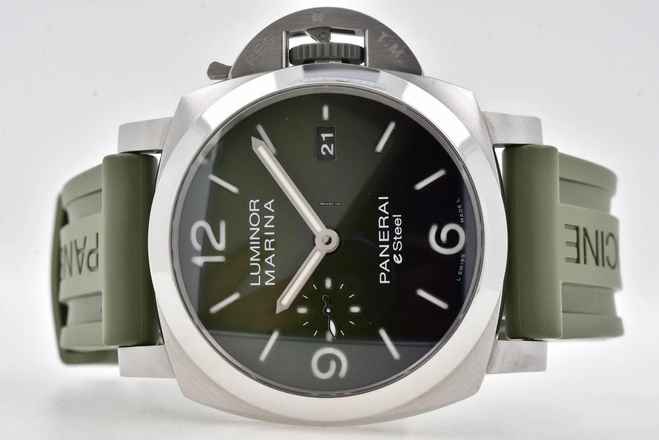 Panerai Luminor Marina eSteel Verde Smeraldo PAM 1356 Green Dial 