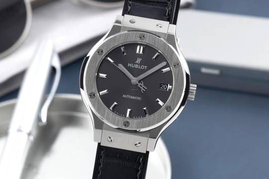  Hublot Classic Fusion Racing Grey Titan Automatik Ref. 565.NX.7071.LR Box & Papiere 2019 