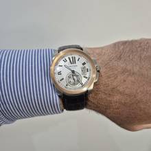 Thumbnail von Cartier Calibre de Cartier Ouro Rosé & Aço 42mm Automático Completo