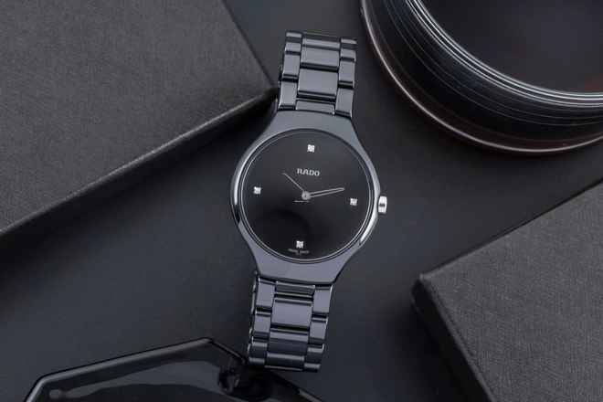 Rado True Thinline Black Dial Black CeramicDamenuhr Ref. 01.420.0742.3.071 B&P 