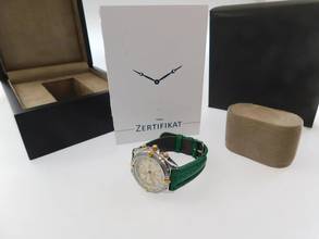 Thumbnail von Breitling Chronomat Stahl Gold weißes Blatt Der Klassiker mit Echt Hai - Lederband