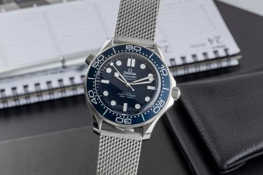  Omega Seamaster Diver 300 M James Bond 60TH Anniversary Ref. 210.30.42.20.03.002 