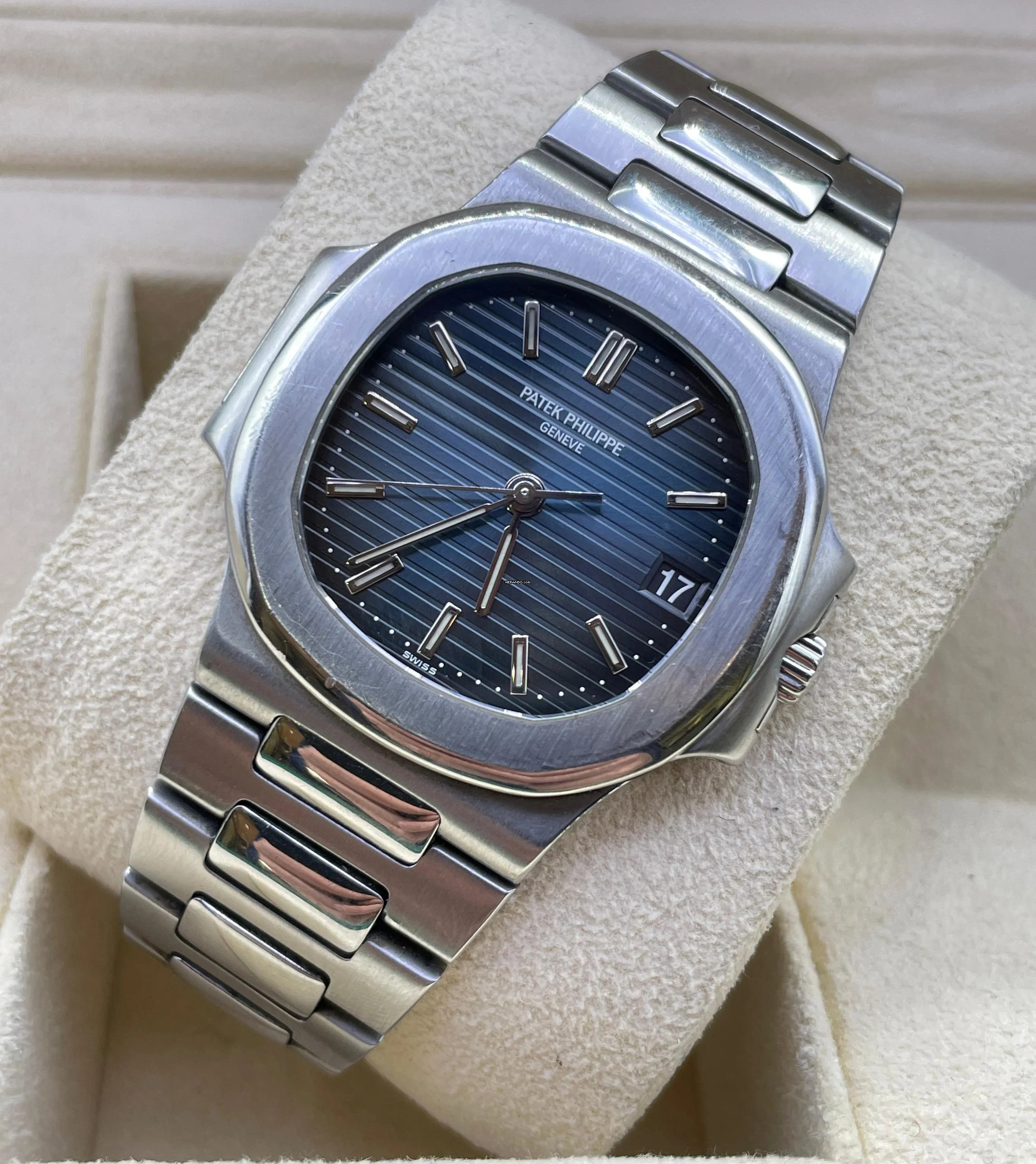 Patek Philippe Nautilus BLUE/BLACK DIAL+EXTRACT PAPERS +SERVICE INVOICE (Heldwein)
