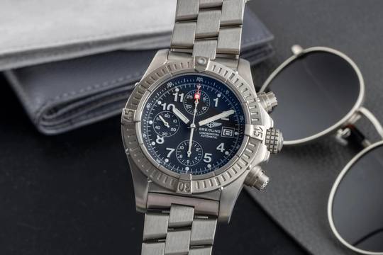  Breitling Avenger Chronograph Titan Automatik Herrenuhr Ref. E13360 