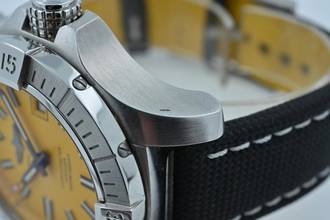 Thumbnail von Breitling Avenger Seawolf 45 Gelb Yellow A17319