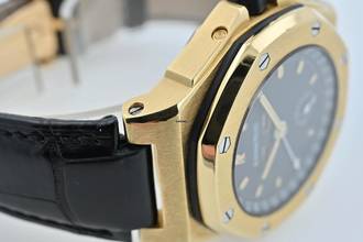 Thumbnail von Audemars Piguet Royal Oak Offshore Triple Calendar Date 18k Yellow Gold 25808