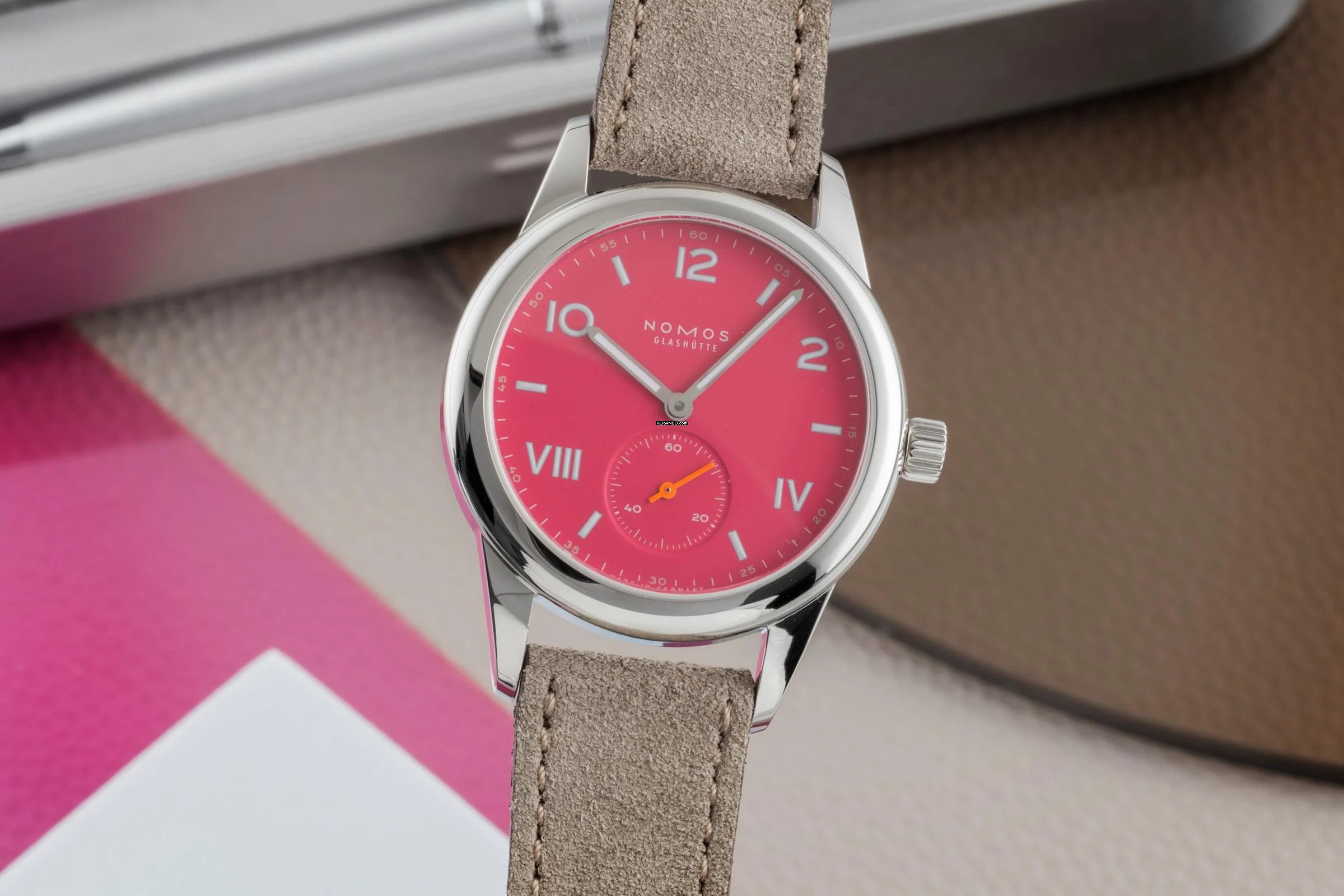 NOMOS Club Campus Deep Pink Stahl Handaufzug Damenuhr Ref. 711 B&P 2024