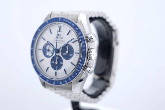  Omega Speedmaster Professional Moonwatch Silver Snoopy Award - UNWORN - With Additional Leather Strap - With Box And Papers - 310.32.42.50.02.001 2024 