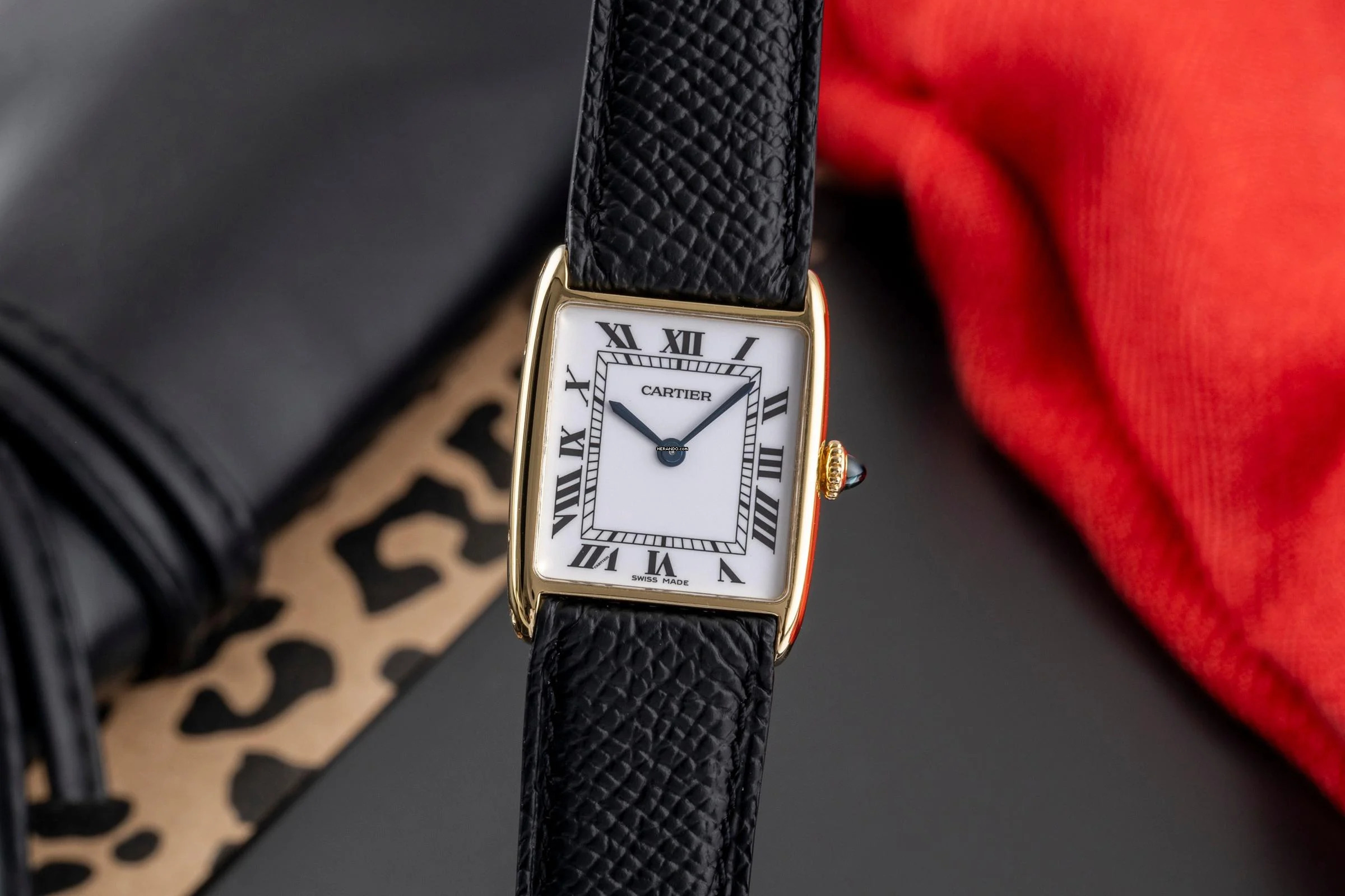 Cartier Tank Arrondie 18k Gold Handaufzug Herrenuhr Medium Ref. 96041 81722500