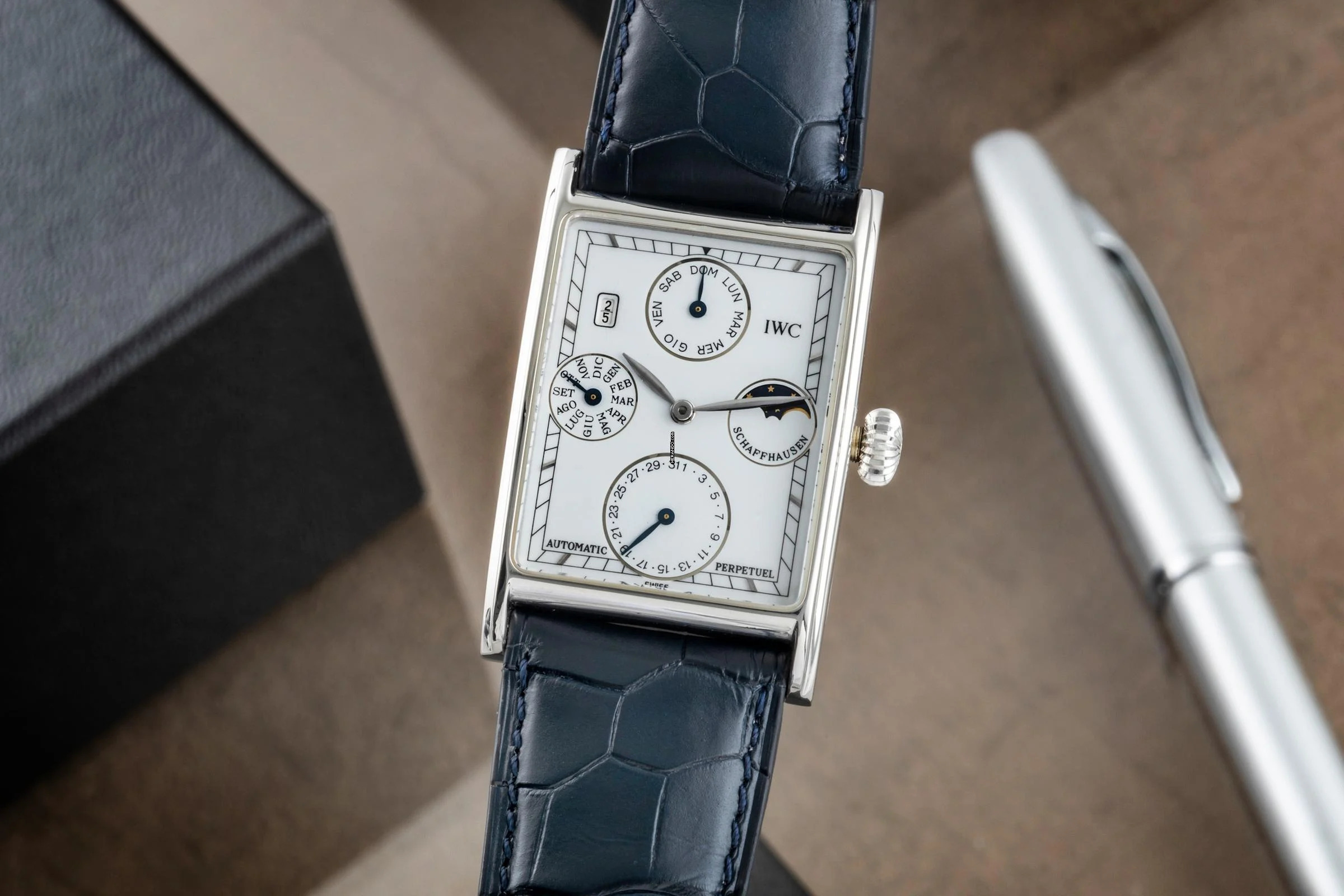 IWC Novecento Platin Perpetual Calender Automatik Herrenuhr Ref. IW3545