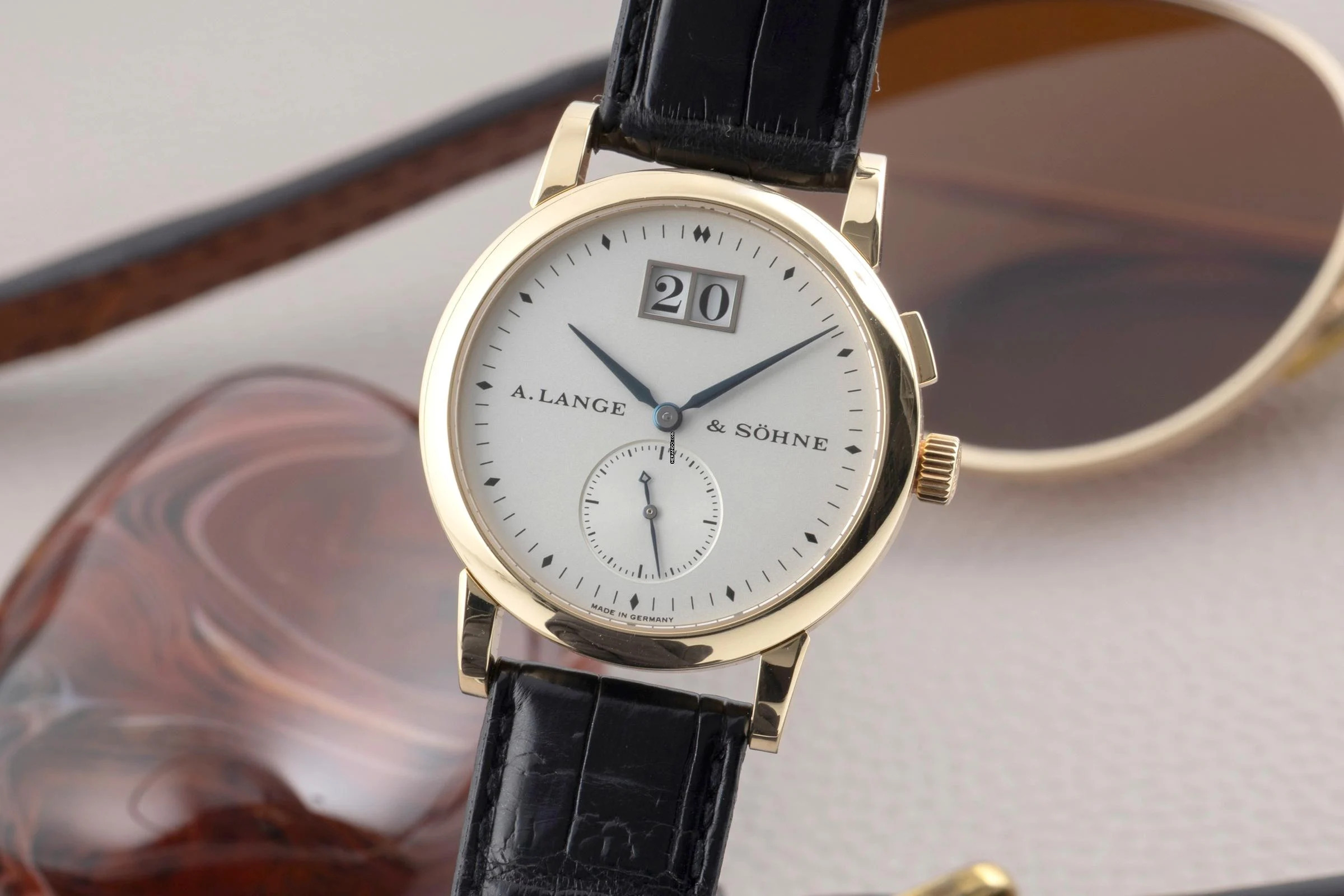A. Lange & Söhne Saxonia Großdatum 18K (0,750) Gold Handaufzug Ref. 105.022 B&P