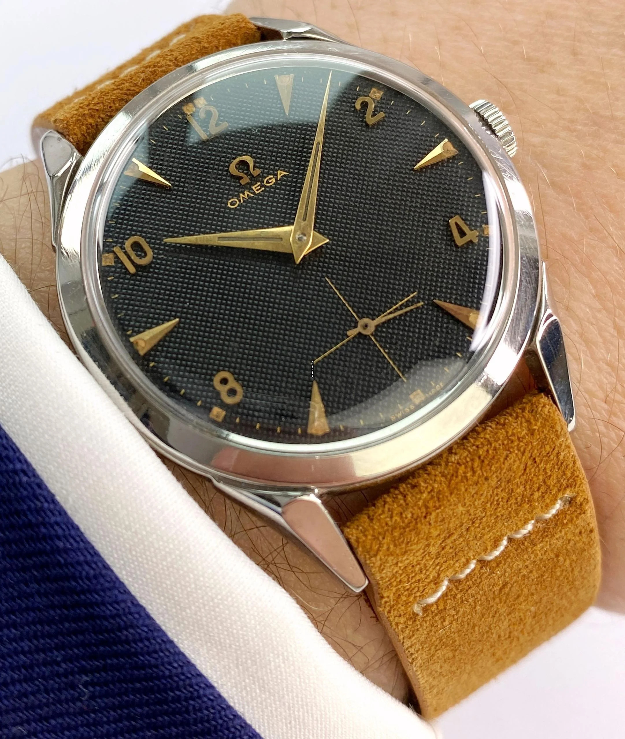 Omega Classic Vintage Rare Black Honeycomb Dial Unrestored Serviced 35mm 2605 2605