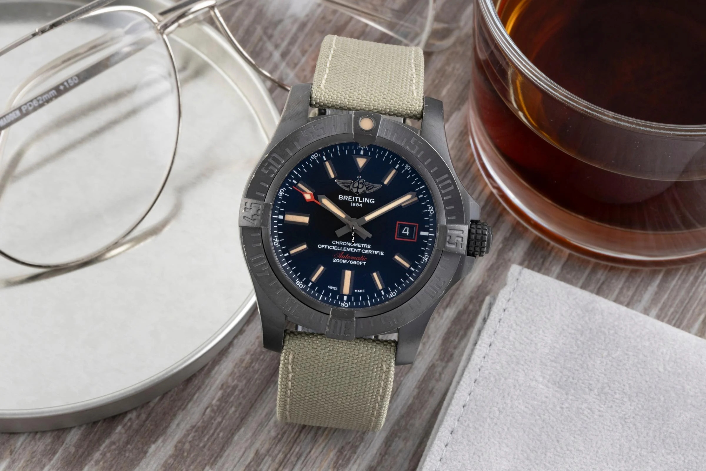 Breitling Avenger Blackbird 44 Titan Automatik Herrenuhr Ref. V17311 B&P 2019