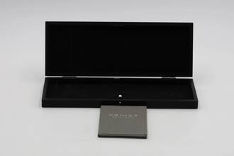 Thumbnail von NOMOS Tangente limited Ärzte ohne Grenzen Stahl Handaufzug B&P 2012