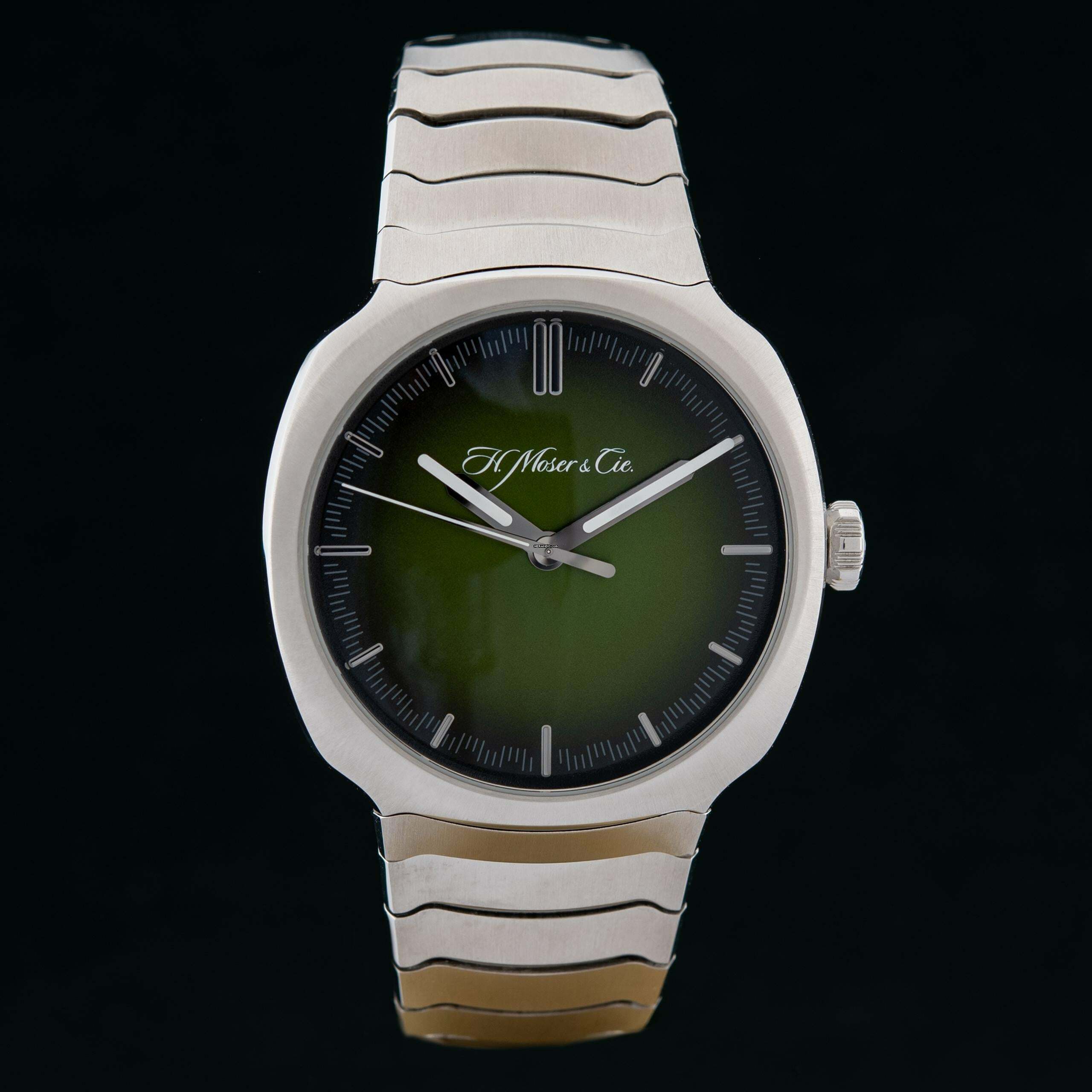 H.Moser & Cie. H. Moser & Cie. Streamliner Centre Seconds Matrix Green Fumé 6200-1200 Automatic Full Set Streamliner Centre Seconds Matrix Green Automatic Edelstahl