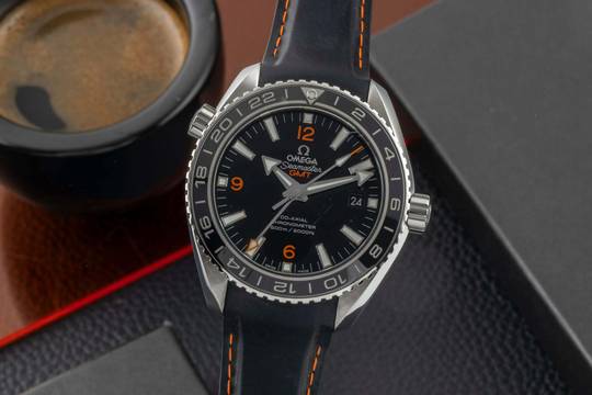  Omega Seamaster Planet Ocean 600M GMT Co-Axial Ref. 232.32.44.22.01.002 B&P 2023 
